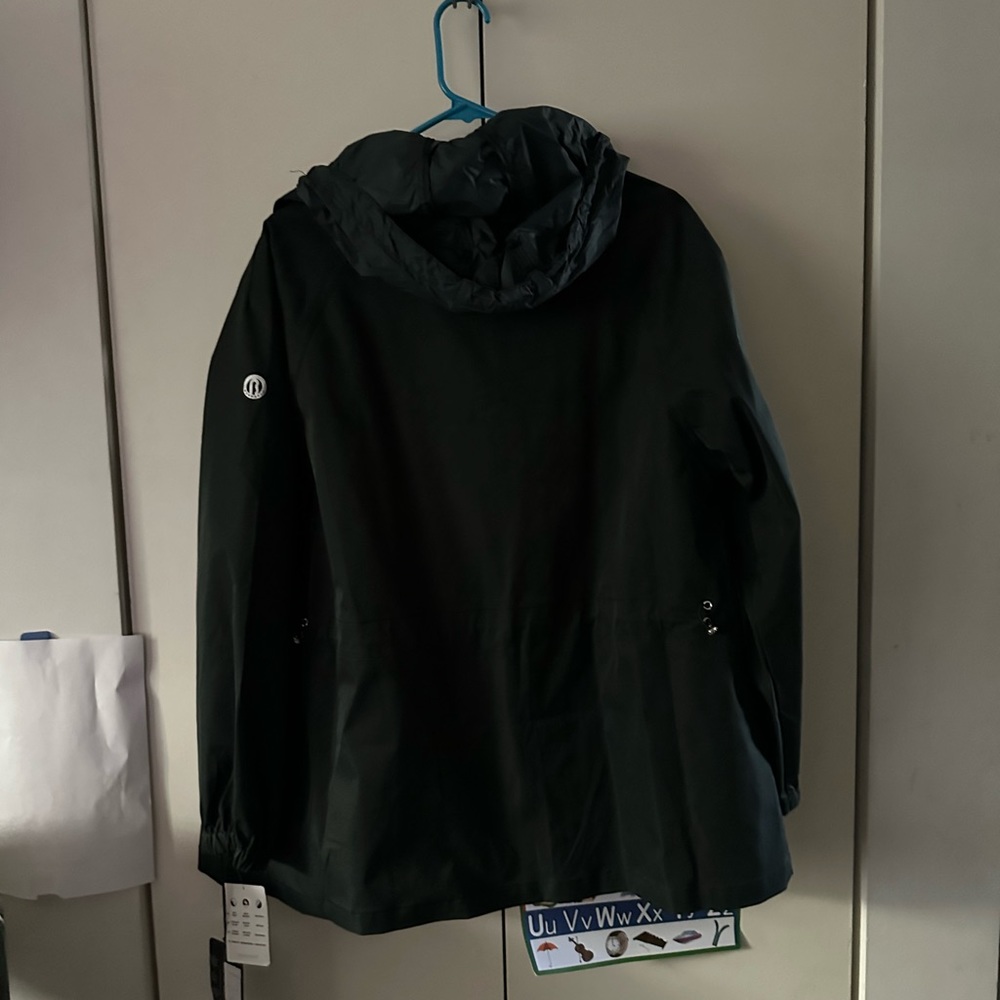 Chamarra para lluvia nueva de norstrom color verde obscuro larga